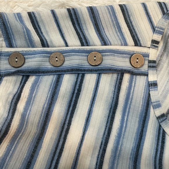 Cure. Wooden Button Accented Front Tie Top - Picture 5 of 5